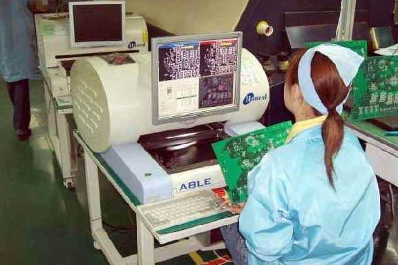 什么|富士康打工妹: 我一个月有四五千! 门口卖早餐的大妈表示不服