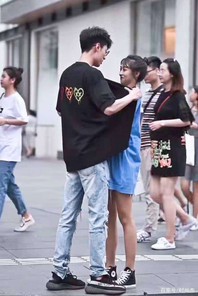 情侣|真香警告：6月情侣装不会火，火的是“你上衣我当裙穿”，满分甜