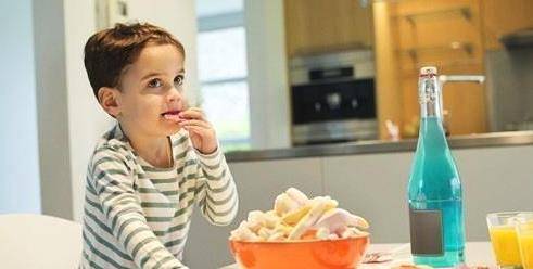 运动量|“饭渣宝宝”吃饭全靠追着喂？幼儿园老师有妙招，让娃吃饭更积极