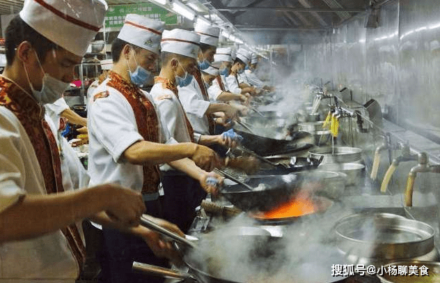厨师炒菜时 为什么水龙头一直开着 四个原因 你们知道吗 水是