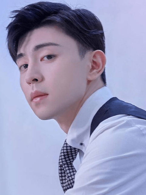 伦也|邓伦得知同车的人是援鄂医护者，接下来这一举动，粉丝：素质真高！