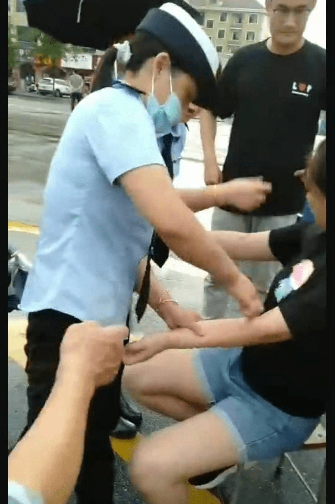 江西工程学院保卫处门卫合力拯救昏迷不醒女学生