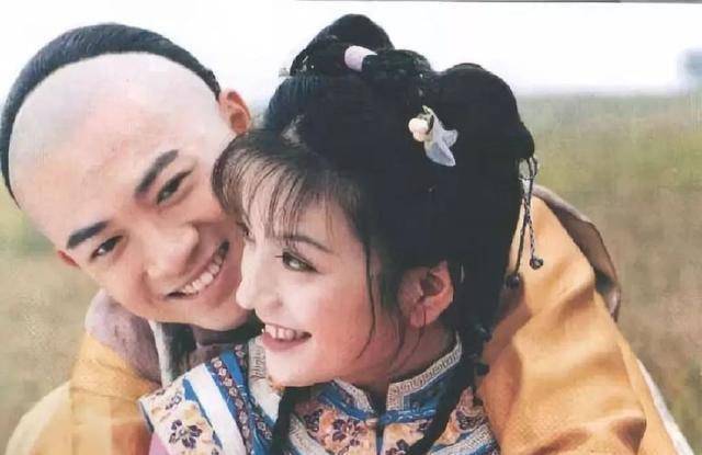 合体|赵薇、苏有朋合体走红毯，赵薇还是那么漂亮，苏有朋体贴入微