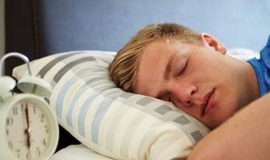 晚上几点睡才不算熬夜 1066d3cf67f546ccbc4f9a55336d95f3.jpeg