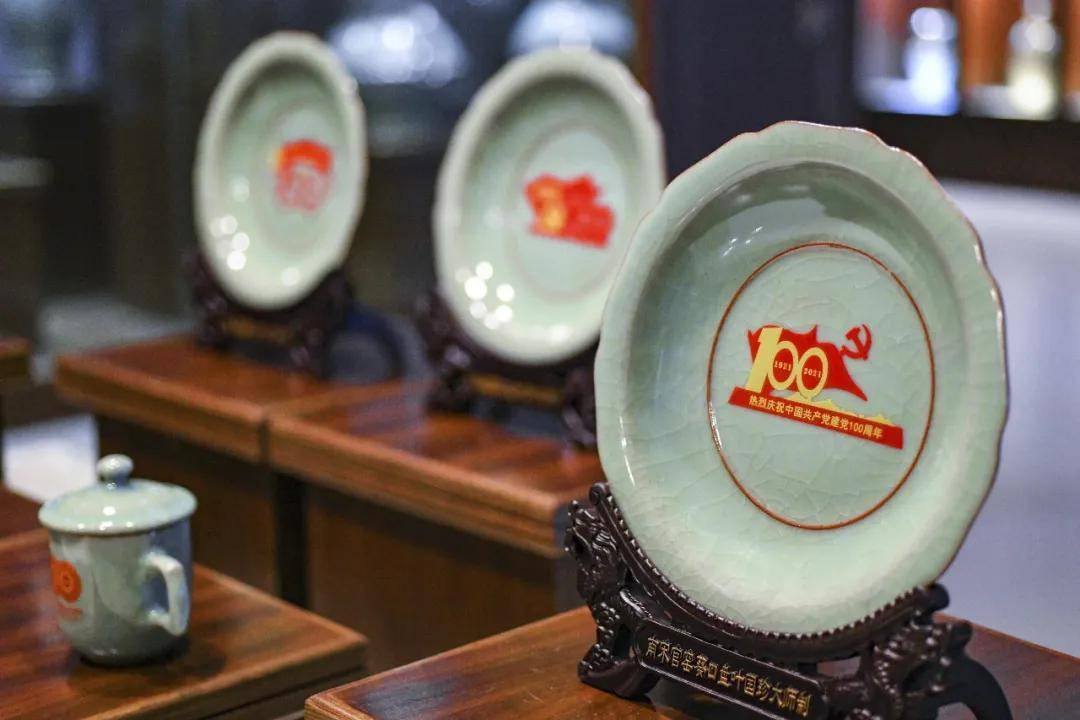 工匠之精神|叶国珍南宋官窑献礼党的百年华诞_陶瓷