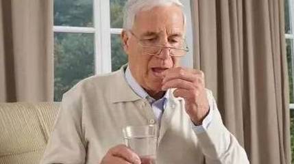 症状|肾病医生：三个坏习惯让肾病难以控制，肾衰可能会提前到来