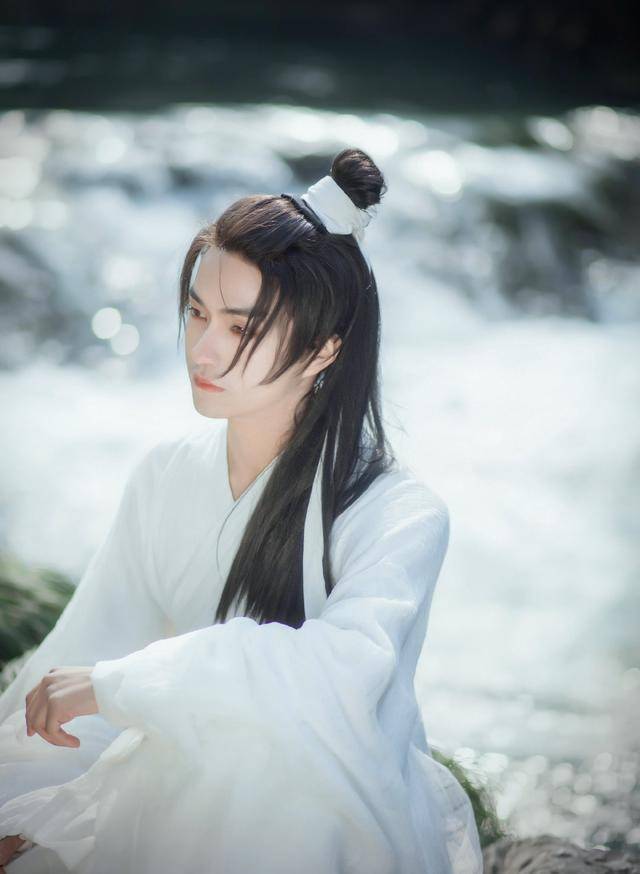 网红楚淇也翻车了,在外网一句"我是中国人"都不敢说,怪能跪的_汉服