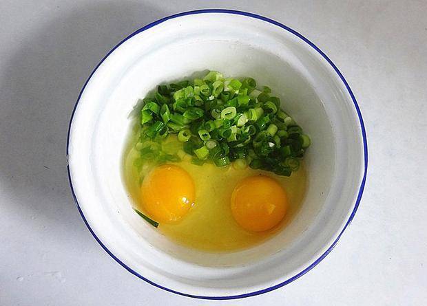 葱花|最近早餐迷上吃它,5分钟做好的鸡蛋饼,简单省事,好吃又顶饱