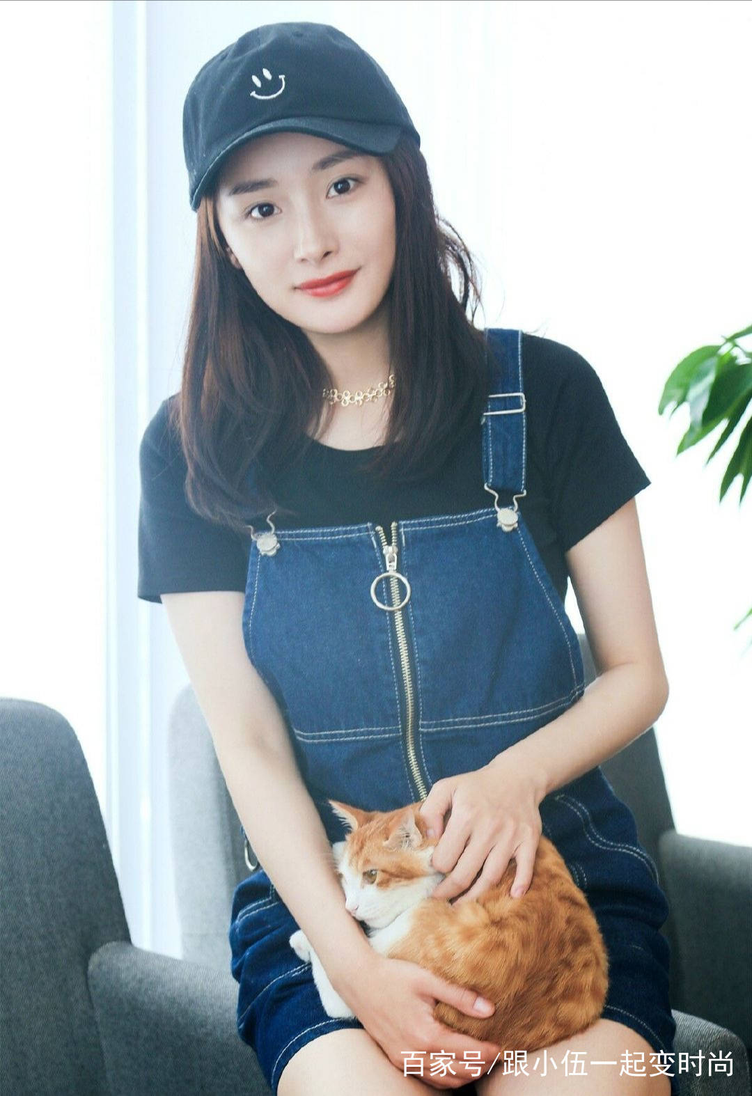 高跟鞋|杨幂的背带裙让她瞬间回到少女时代，变美秘籍瘦就对了