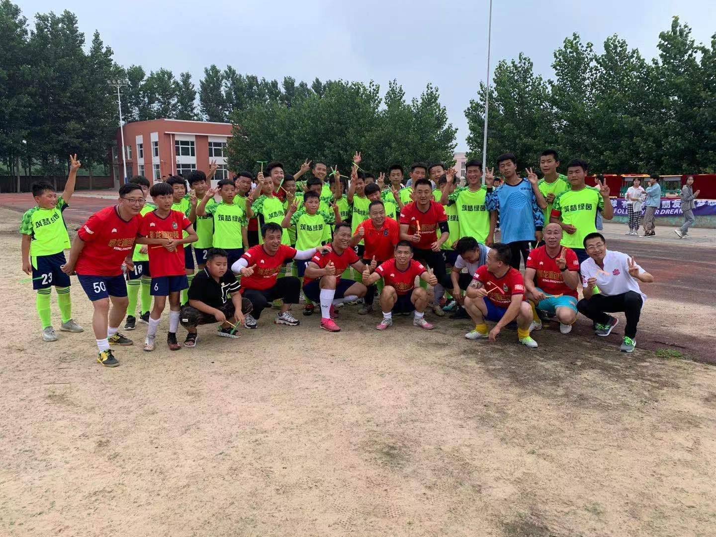 沈阳狮子会辽沈公益餐饮足球俱乐部举办"筑梦绿茵"公益活动