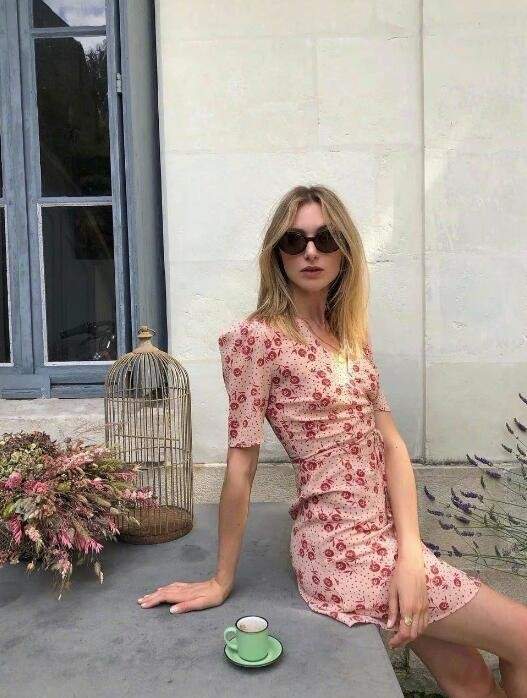 毛衣|简单时髦的法国博主Lucie Mahé 慵懒的法式浪漫主义是她的风格关键词