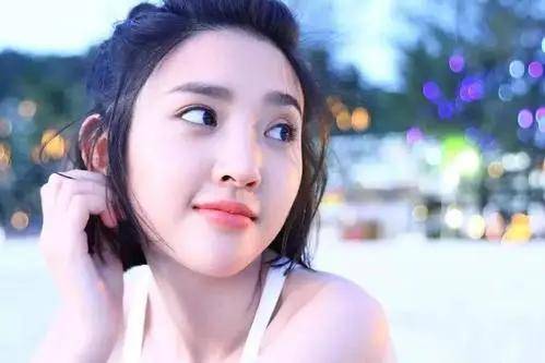 眼睛|有3个特点的女生，长得一般、拍照却很上镜！不怎么化妆也好看