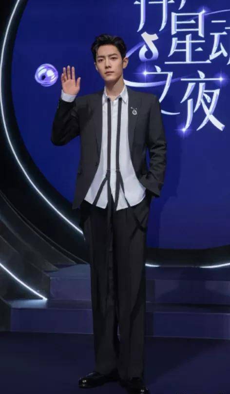 袁冰妍|星动之夜，关晓彤总算穿对，王一博蕾丝辣眼，赵丽颖艳压全场