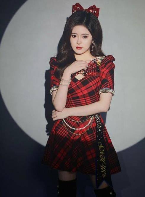 氛围|丝芭是不是开了“鞠学”课？各个妆容和神态都太像小鞠了