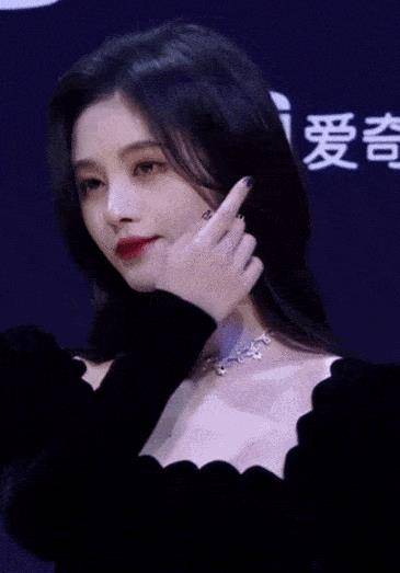 氛围|丝芭是不是开了“鞠学”课？各个妆容和神态都太像小鞠了