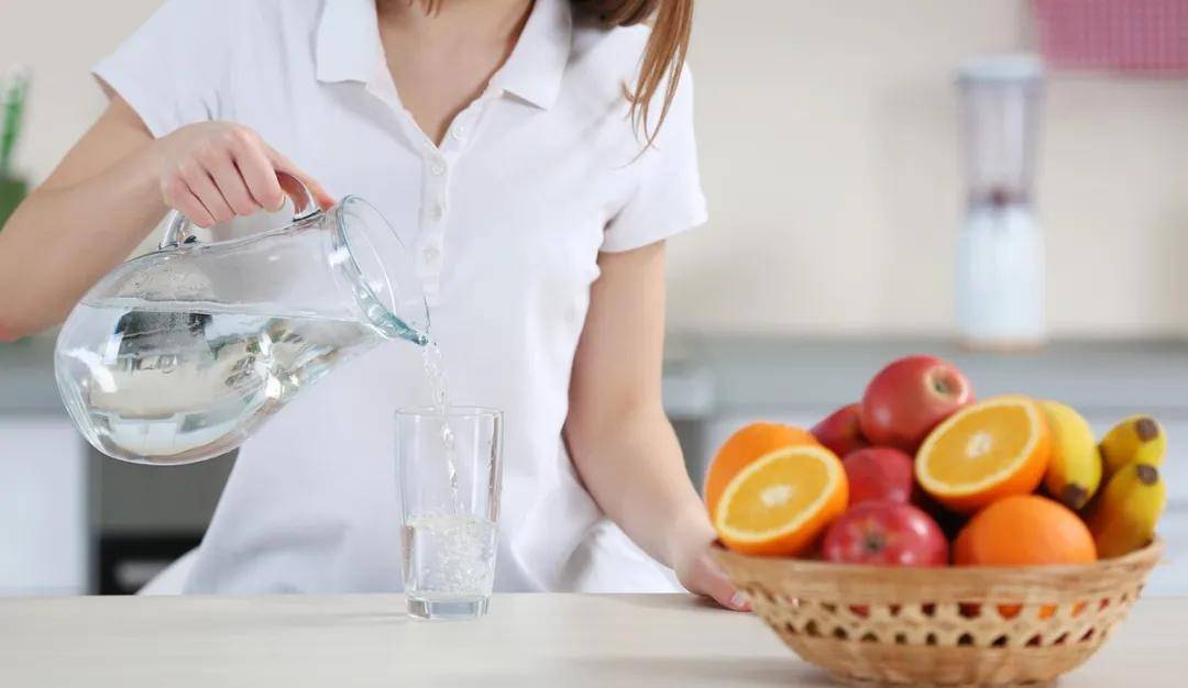 症状|肾好不好一看便知,伤肾的4个坏习惯,千万别再做了!