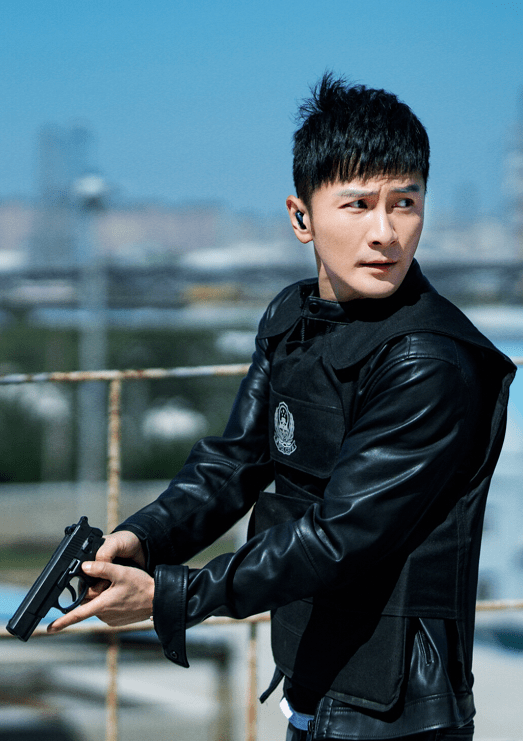 该剧主要讲述的就是警察"刘远文"潜伏在k集团中获取他们的犯罪信息