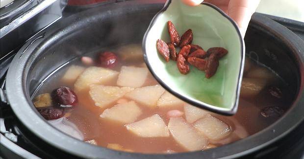 天涼了,多給孩子多喝這湯,潤肺止咳防感冒,孩子常喝增加免疫力