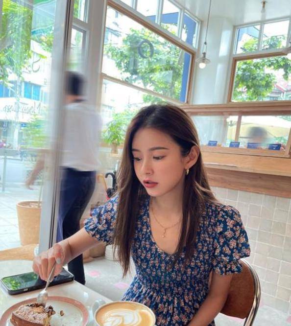 样式|陈赫二婚的妻子笑起来的样子真甜，挺让人心动的！