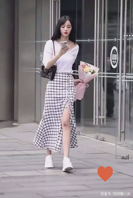黑色|比起必备百褶裙,这款“夹心裙”更潮,配上小白鞋美翻了!