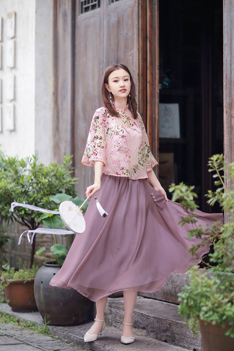 视觉|小个子也能穿得很仙美，中式上衣+半裙，不仅显高还显初恋气质！