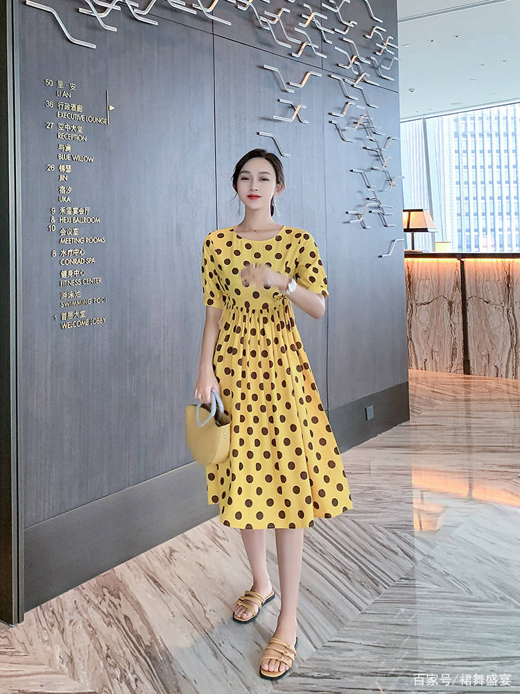 风景|夏季必不可少的波点连衣裙又来啦,街头的亮眼风景就是你了