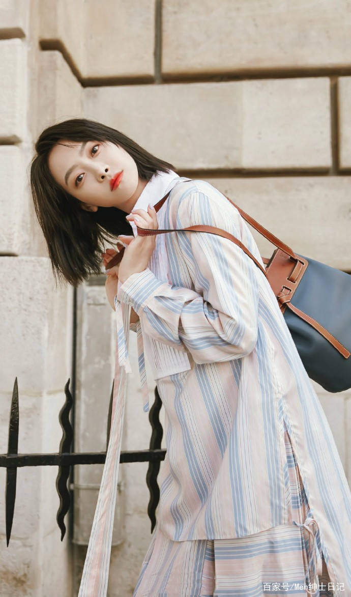 黑色|宋茜穿“补丁裙”看着却很贵,双开叉来波小妩媚,衣架子不是盖的