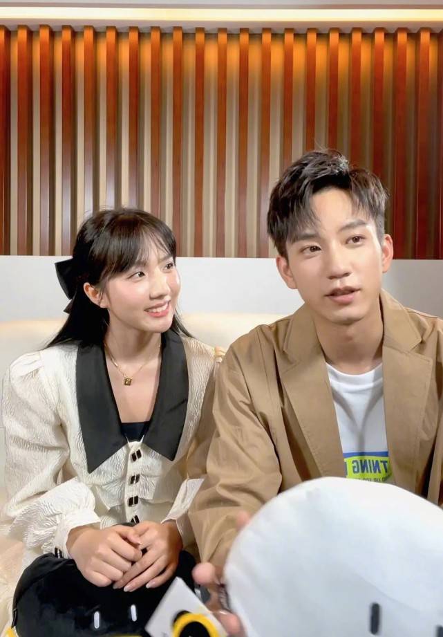 苏晓彤恋情被实锤,与赵天昊牵手搂腰,小仵作cp已彻底拆散_王子奇