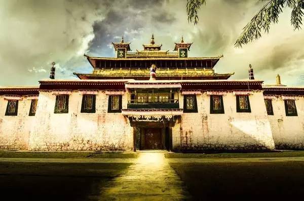 雪域佛教的源头桑耶寺,一座人,神,鬼共同修建的圣寺!_大士