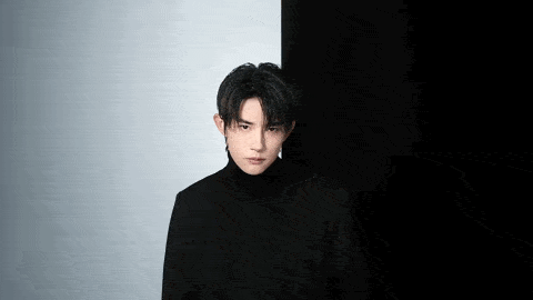 西装|?男星彩妆太油腻!张艺兴像年画娃娃，灵超的病态妆让人直呼可怕