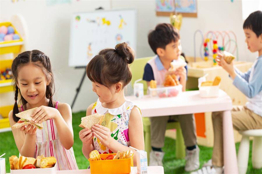 教育|为何二胎普通家庭居多，中产家庭却相对较少？背后原因让人心酸