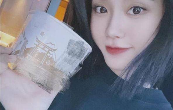 自律|奚梦瑶怀二胎胃口变好，晒自己的夜宵照，脸蛋明显圆润了不少