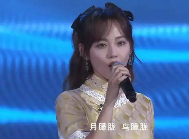 戚薇|金鸡奖开幕式女明星齐穿旗袍：戚薇像绿孔雀，金莎太圆润