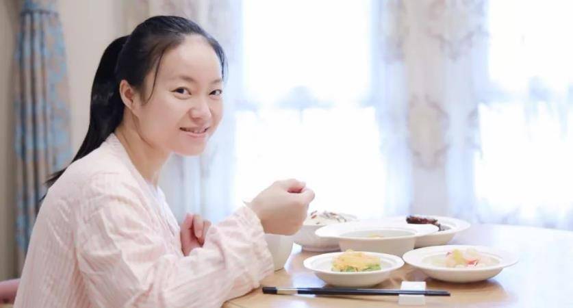 洗头|坐月子期间，需做对四件事，宝妈恢复快宝宝长得好，不要弄错了