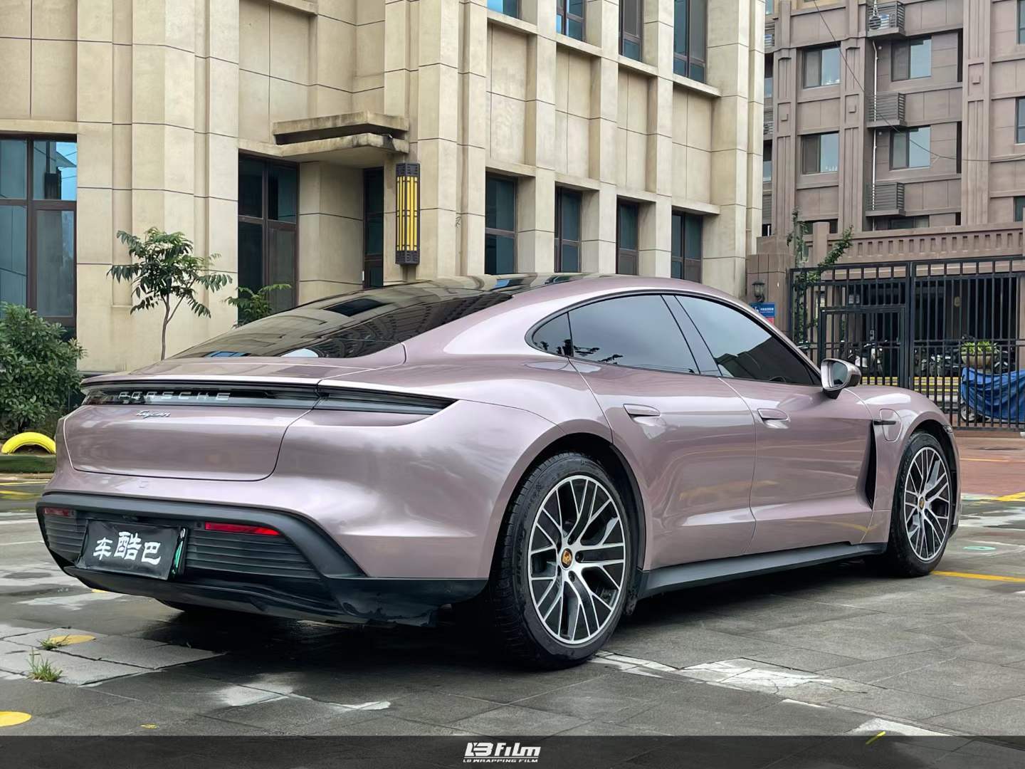 lb film改色膜:保时捷taycan全车贴膜lb改色膜pet 冰莓粉_搜狐汽车