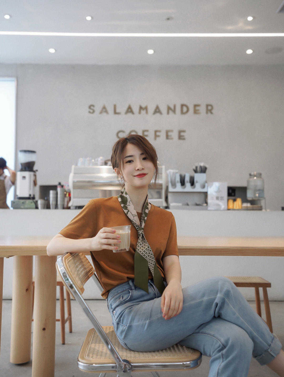 颜色|夏季怎么配色才时髦？学会这几套的“配色精髓”，让你的气质飙升