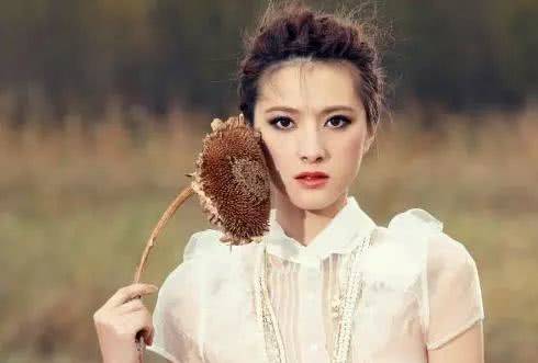 八卦|她是靳东初恋，跟刘恺威是老搭档，如今40岁颜值气质不输杨幂！