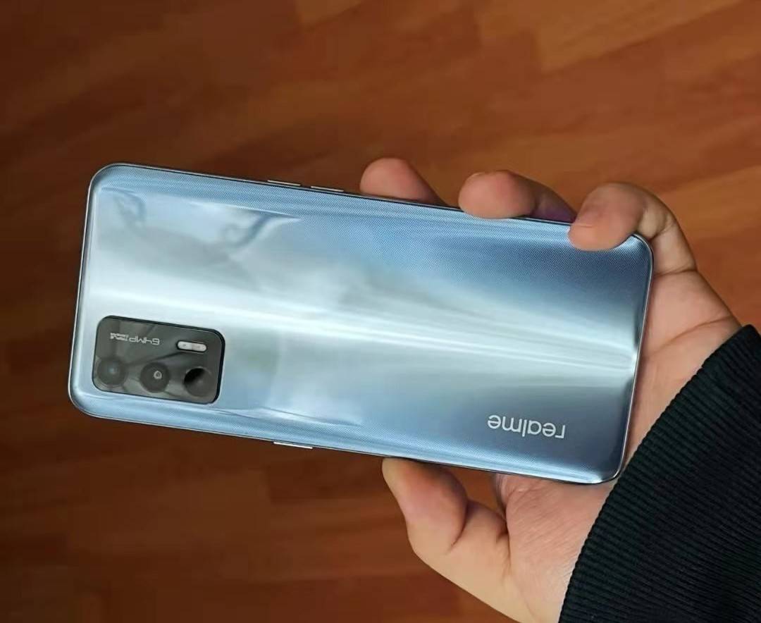 真我gt的第一个亮点性能,性价比确实很高,应该是同价位性能配置最高的