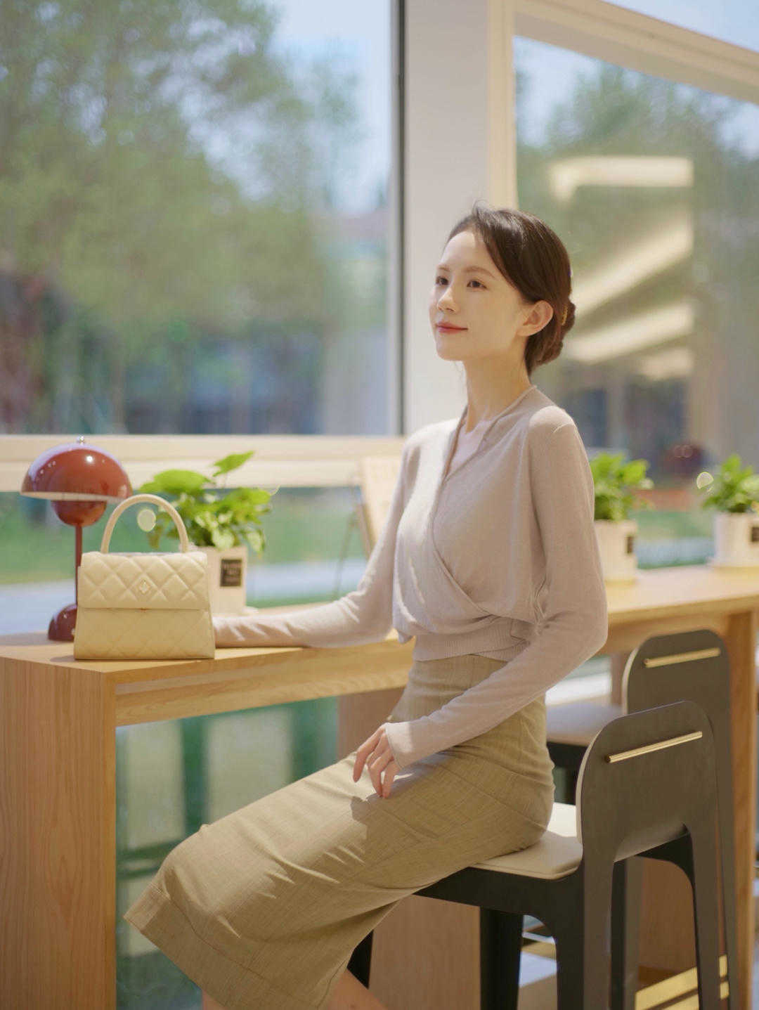 颜色|夏季怎么配色才时髦？学会这几套的“配色精髓”，让你的气质飙升