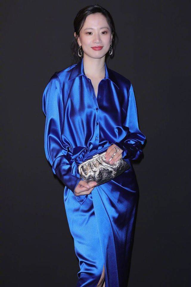 李梦|李梦戛纳终于脱颖而出！穿礼服裙开叉到大腿处，逆袭成颜霸不丢脸了