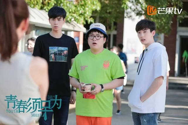 钟楚曦|胡一天钟楚曦“决裂”？白富美死贴穷二代，湖南卫视可真敢拍