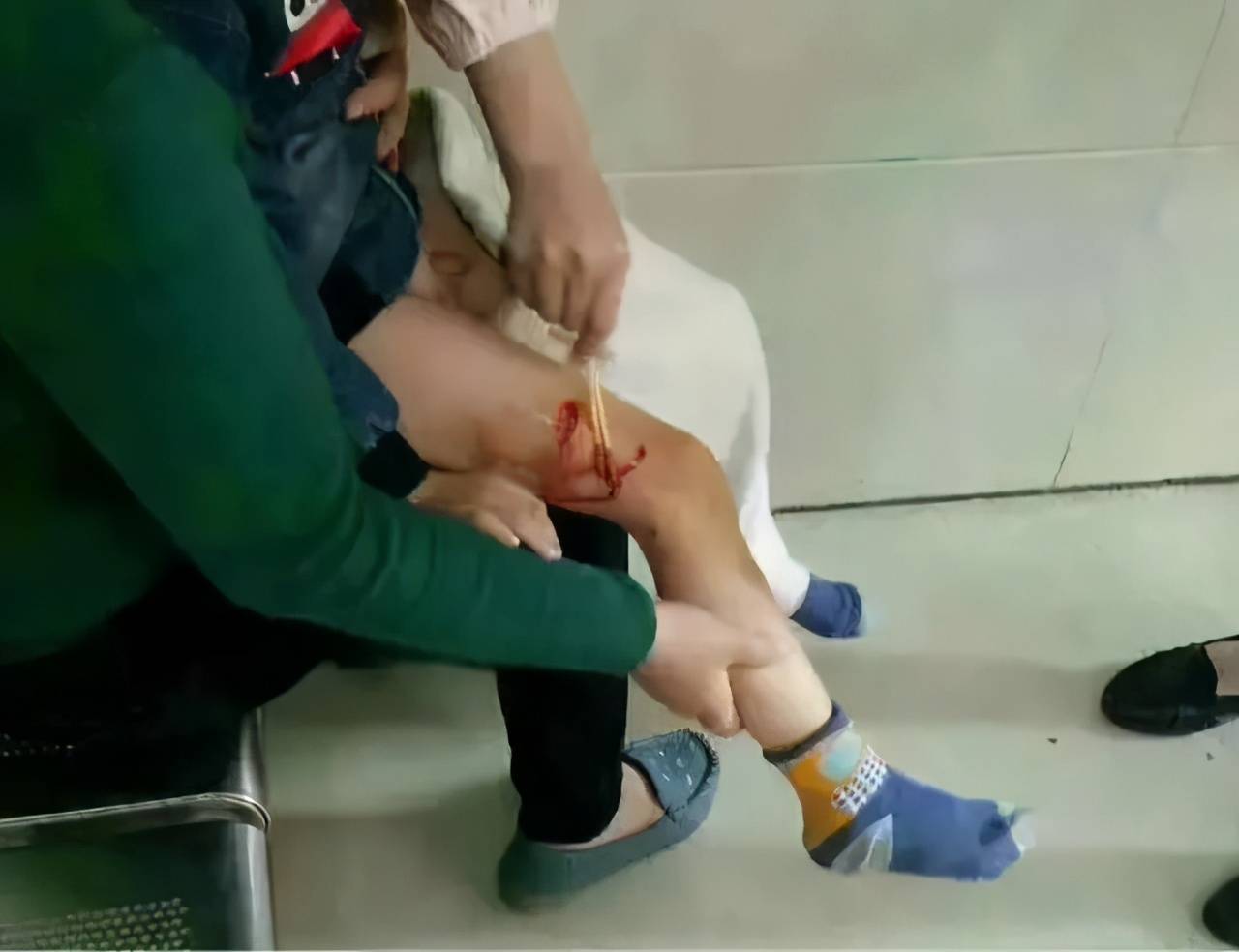 从徽州宴事件,到导演姚守岗被骂上热搜,他们犯了同一个错误