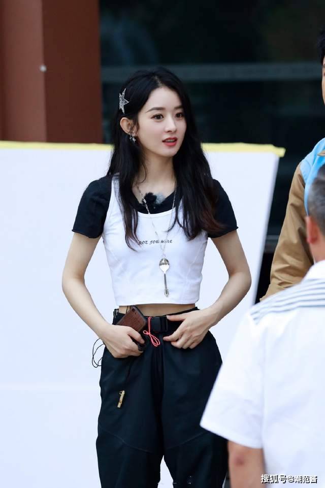 设计|赵丽颖的撩人秘诀都在这儿，圆脸妹妹吊带也可以穿出高级感