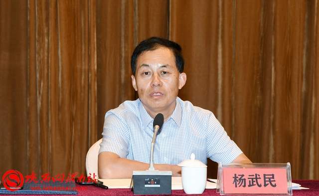 记者 冯天丽摄渭南市慈善协会会长雷超武讲话.