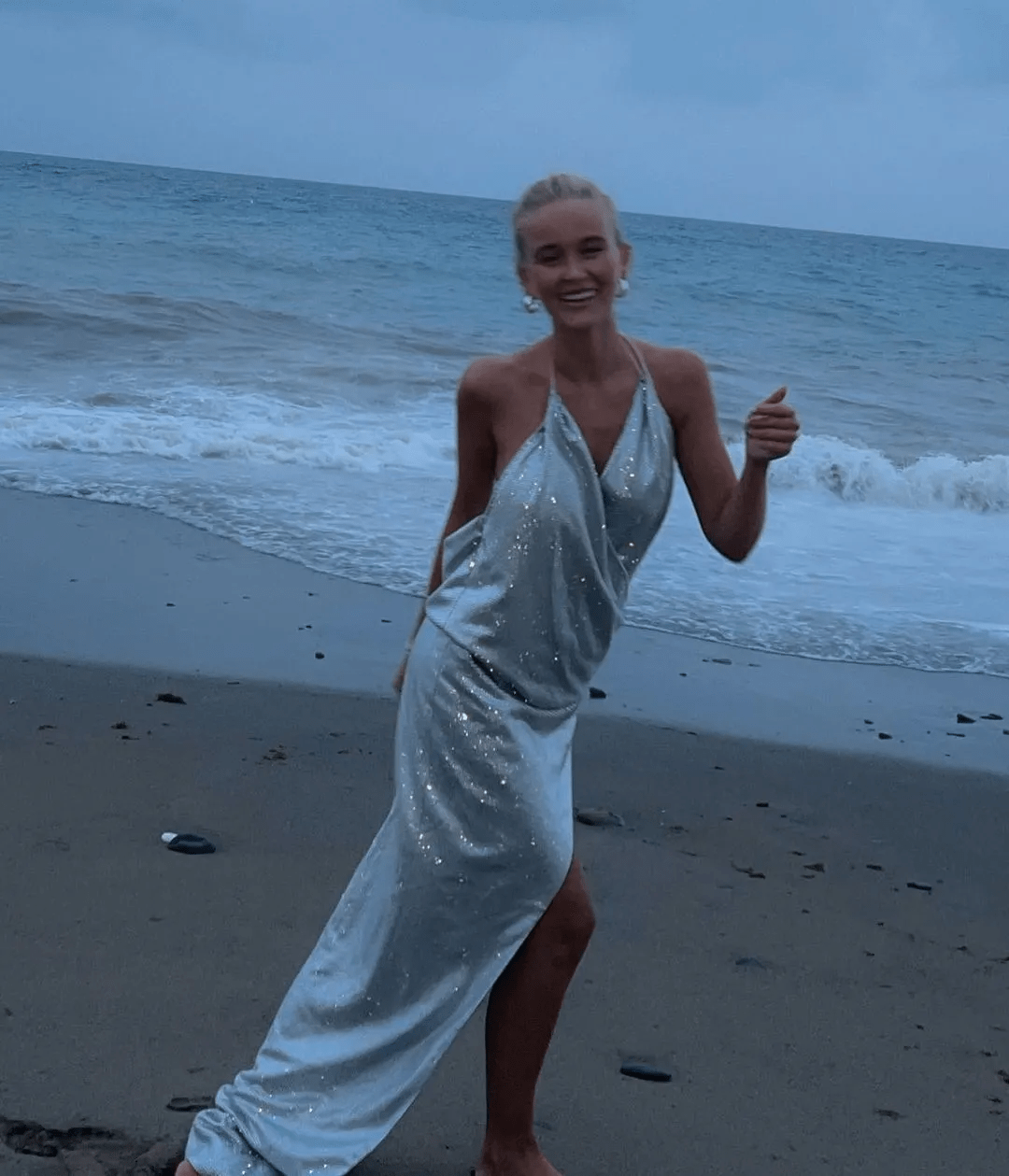 dress|钟楚曦的牛奶肌大美背也太迷人了，选对露背装你也可以成为背撩！