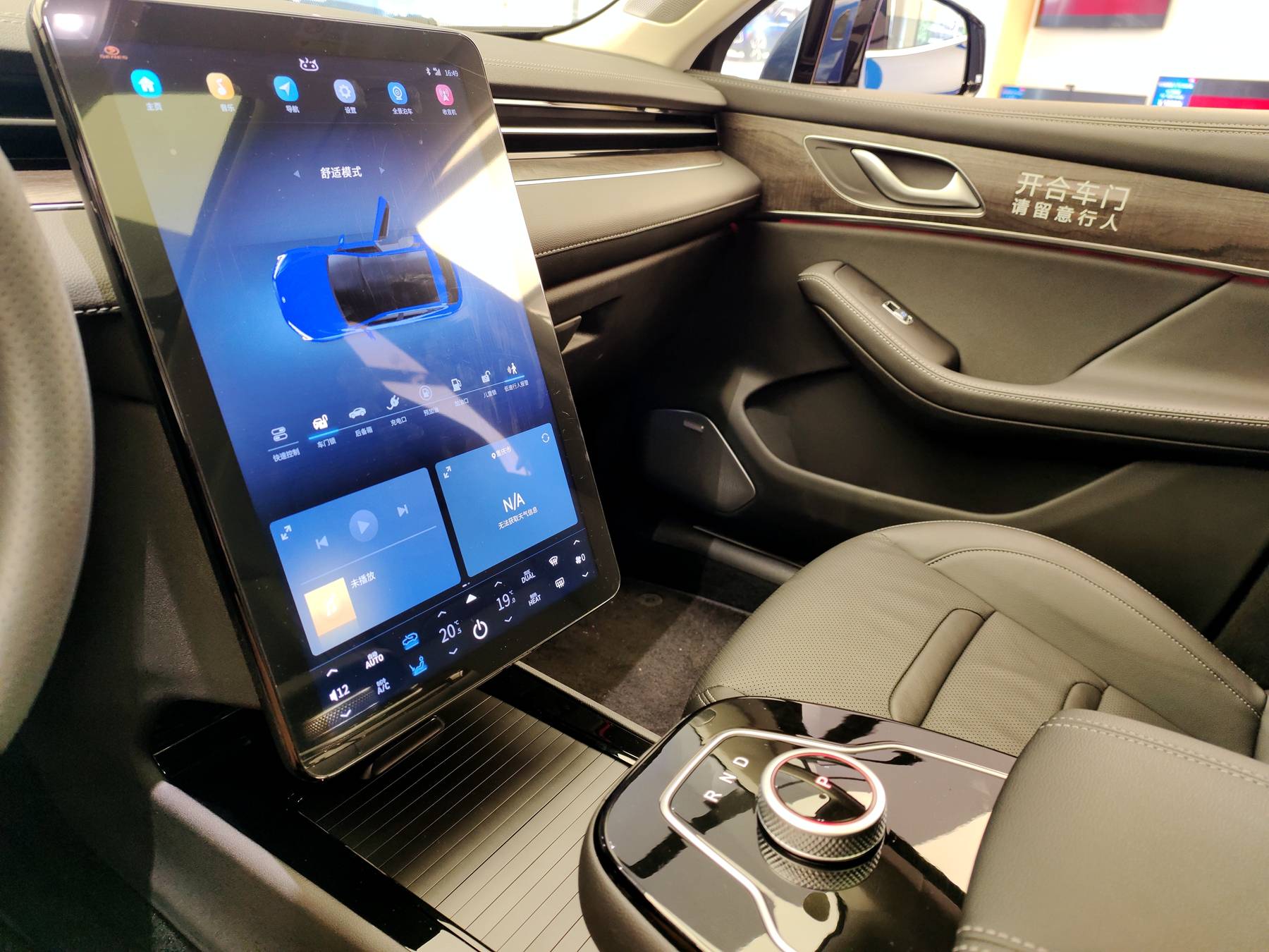 华为也卖车 实拍赛力斯sf5 增程式电动新选择_搜狐汽车_搜狐网