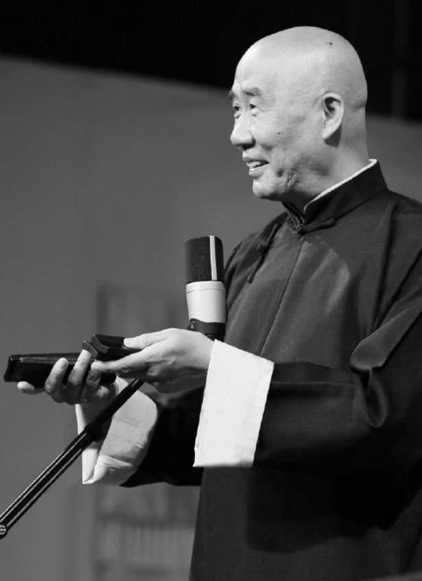 王少力师承相声名家贾继光先生,早先为艺馨相声社的演员,后来跟着孙越