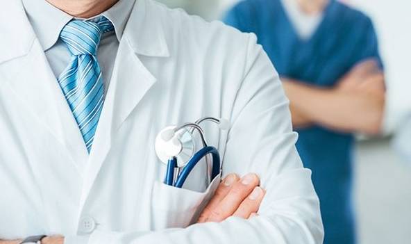 内皮|血糖高的人,血糖超过多少才需要服用降糖药?可从两个方面做判断