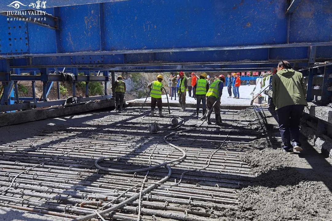 九寨沟灾后恢复重建三期道路熊猫海棚洞主体工程顺利完成