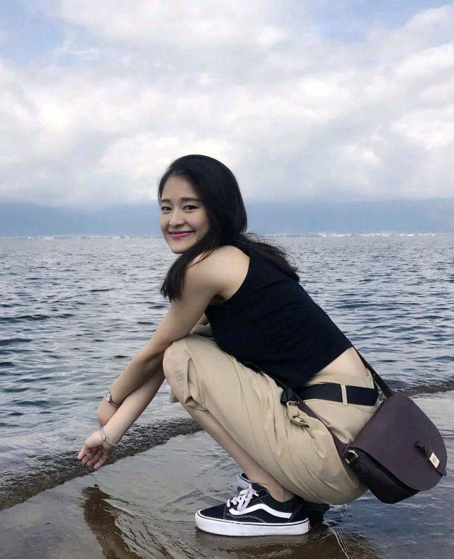 夏天|在炎热的夏天,穿上清新凉爽的服装,可以给人舒适又治愈的感觉